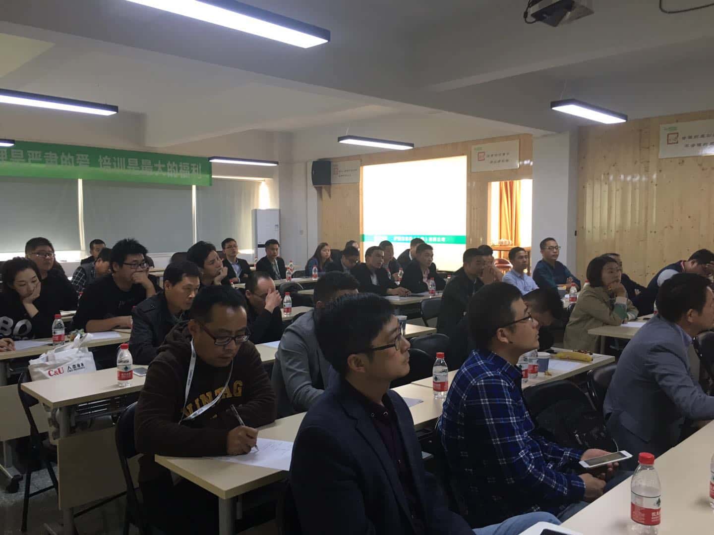 薩震節(jié)能空壓機招商培訓現(xiàn)場